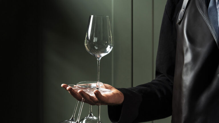 The best wine glasses for restaurants, according to sommeliers.