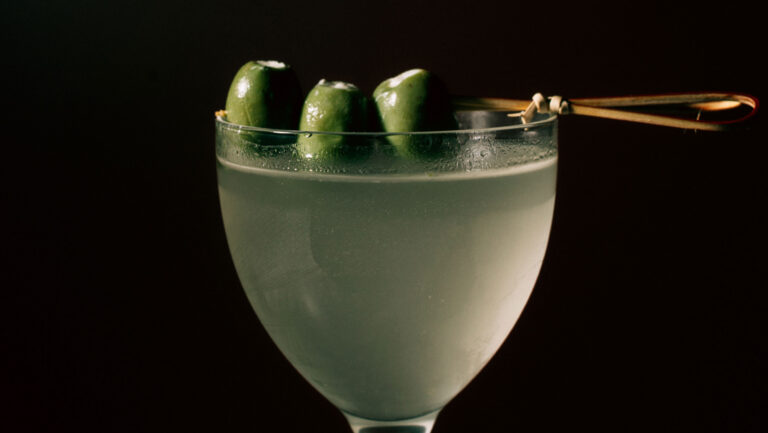 How Bartenders Are Using Olive Oil for Fat-Washing
